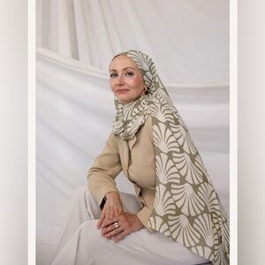 NWT | Rare Vela Scarves Sand Shells